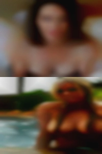Liking horny girls pussy.